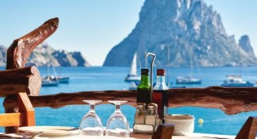 los-mejores-restaurantes-en-ibiza-descubre-la-gastronomia-mediterranea (1)